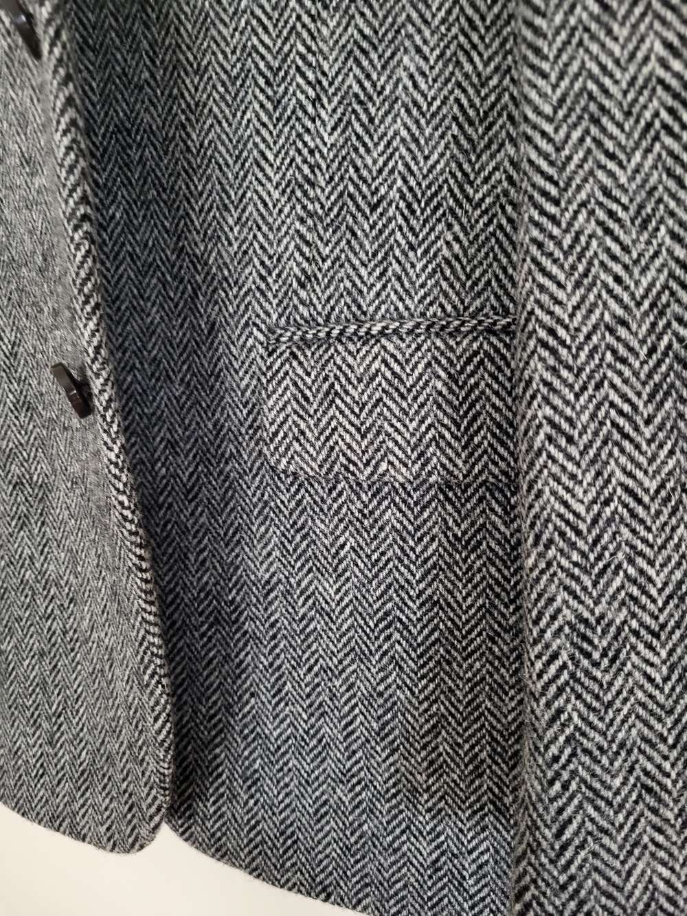 Men's Herringbone Harris Tweed Two-Button Blazer - 40 Regular - Picture 3 of 11